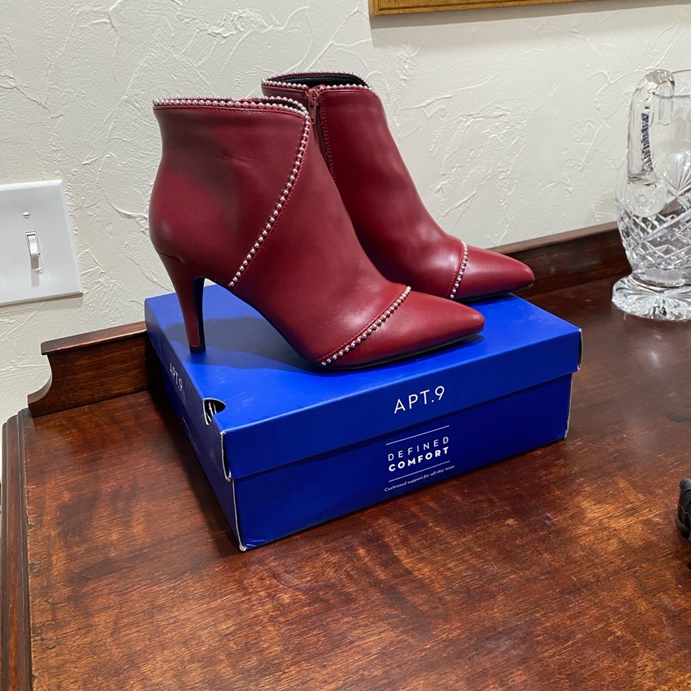 Apt. 9 Women's Maroon Wine Heeled Boots